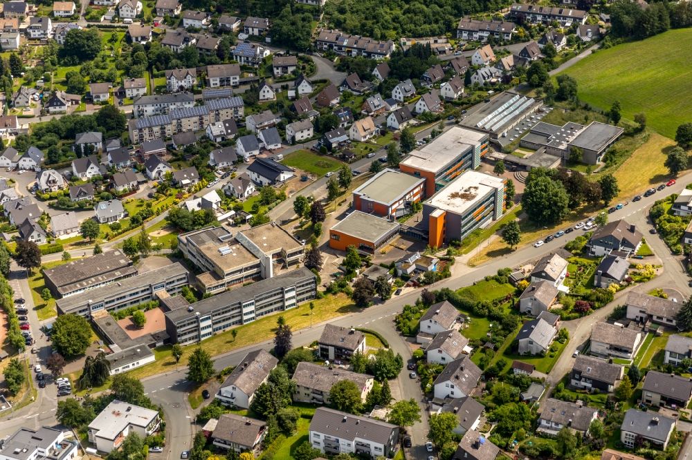 Meschede from the bird's eye view: School building of the St.Walburga-Hauptschule and das Gymnasium of Stadt Meschede on Scheofweg in Meschede in the state North Rhine-Westphalia, Germany