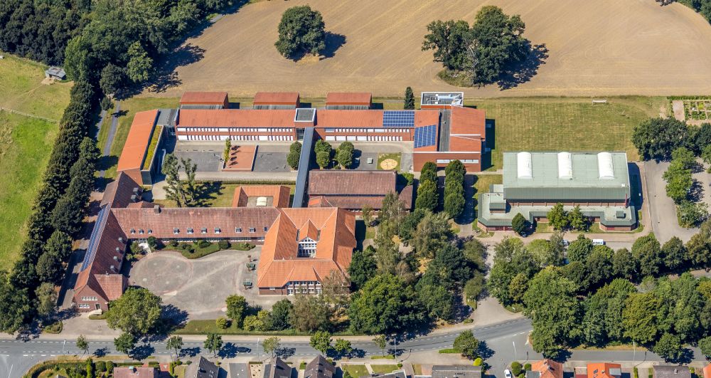 Aerial image Drensteinfurt - School building of the Teamschule a?? Sekundarschule of Stadt Drensteinfurt on Sendenhorster Strasse in Drensteinfurt in the state North Rhine-Westphalia, Germany