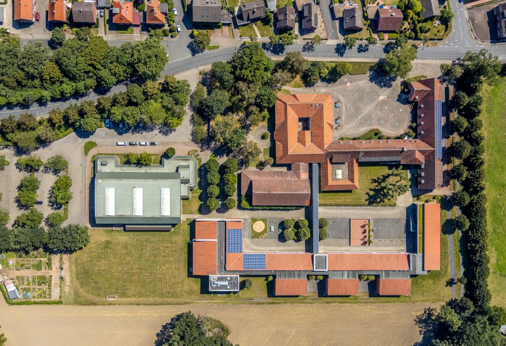 Aerial photograph Drensteinfurt - School building of the Teamschule a?? Sekundarschule of Stadt Drensteinfurt on Sendenhorster Strasse in Drensteinfurt in the state North Rhine-Westphalia, Germany