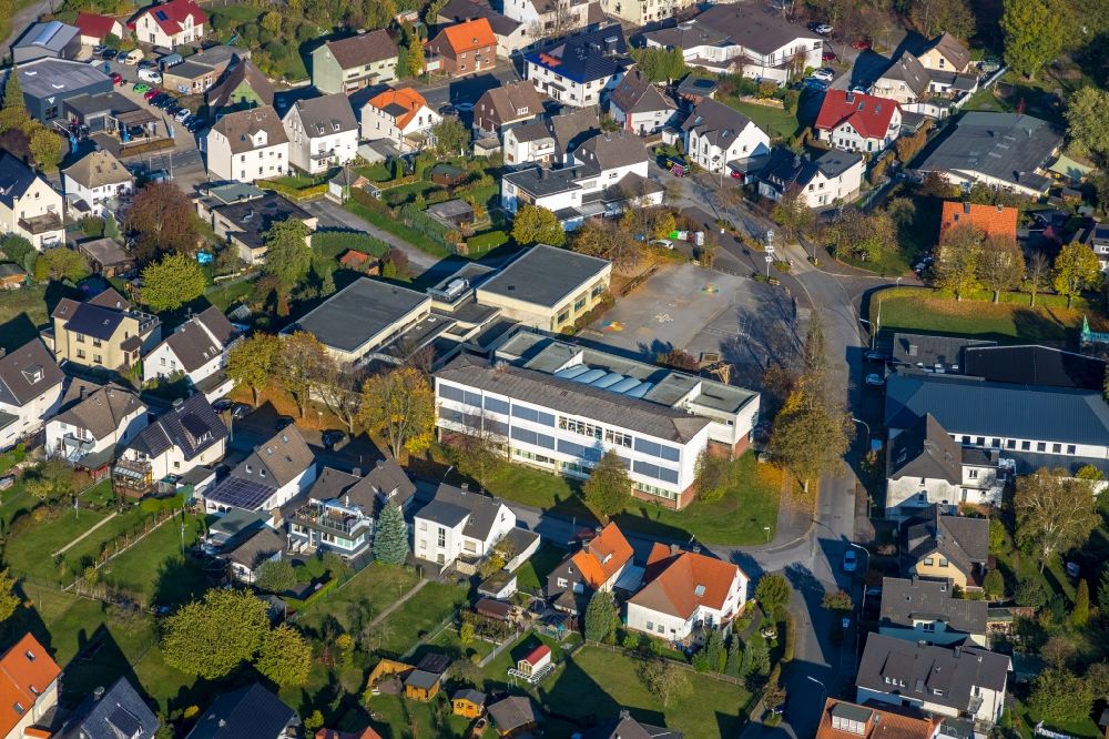 Aerial image Voßwinkel - School building of the Urbanusschule in Vosswinkel in the state North Rhine-Westphalia, Germany
