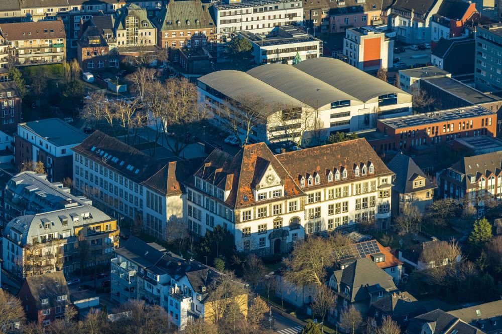 Aerial photograph Bottrop - School building the community college on street Boeckenhoffstrasse in Bottrop at Ruhrgebiet in the state North Rhine-Westphalia, Germany