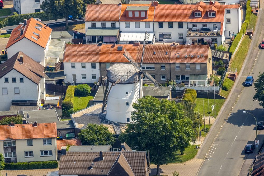 Bönen from the bird's eye view: School building of the Volkshochschule Kamen-Boenen on Bahnhofstrasse in Boenen in the state North Rhine-Westphalia, Germany