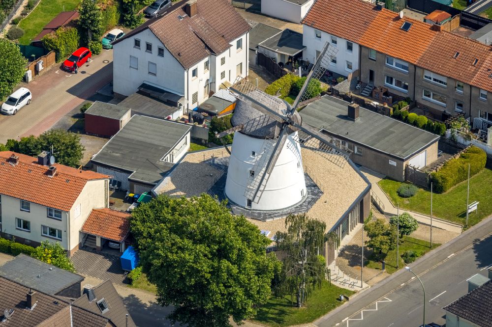 Aerial image Bönen - School building of the Volkshochschule Kamen-Boenen on Bahnhofstrasse in Boenen in the state North Rhine-Westphalia, Germany