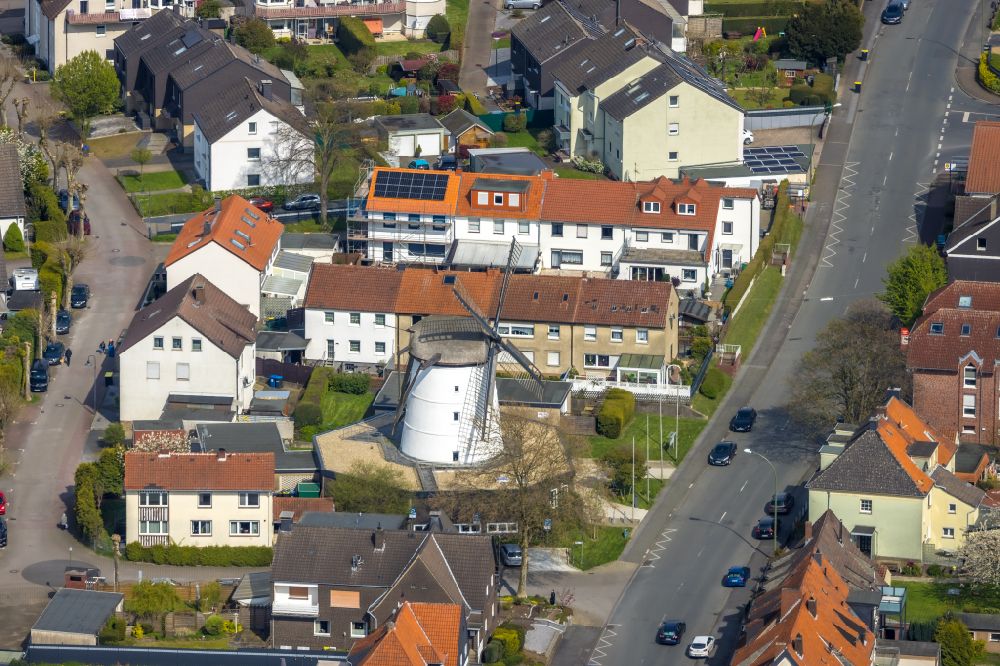 Aerial photograph Bönen - School building of the Volkshochschule Kamen-Boenen on Bahnhofstrasse in Boenen in the state North Rhine-Westphalia, Germany