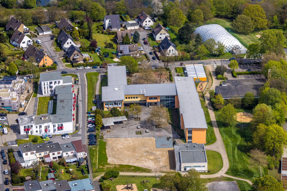 Aerial photograph Herbede - School building of the Vormholz elementary school and on Vormholzer Ring in Herbede in the Ruhr area in the state North Rhine-Westphalia, Germany