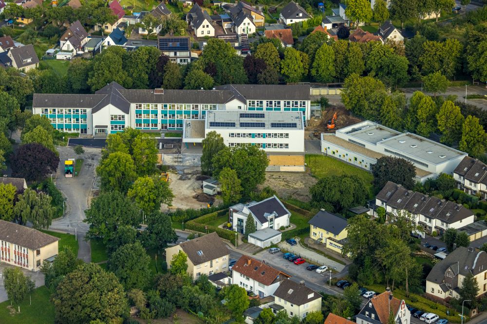 Aerial image Werl - School building of the Walburgisschule on street Paul-Gerhardt-Strasse in Werl at Ruhrgebiet in the state North Rhine-Westphalia, Germany