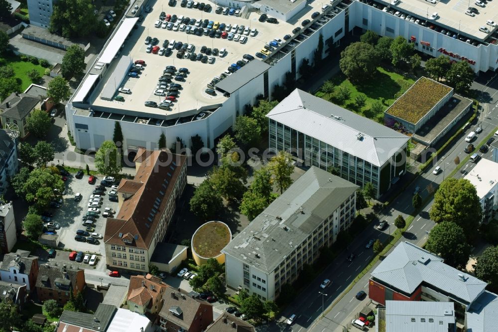 Gießen from the bird's eye view: School building of the Wirtschaftsschule on Oswaldsgarten and of Max-Weber-Schule on Georg-Schlosser-Strasse in Giessen in the state Hesse, Germany