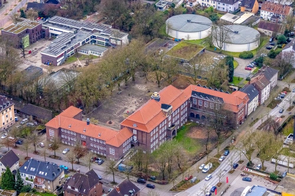 Gladbeck from the bird's eye view: School building of the of Wittringer Schule on Bottroper Strasse in the district Gelsenkirchen-Nord in Gladbeck at Ruhrgebiet in the state North Rhine-Westphalia, Germany