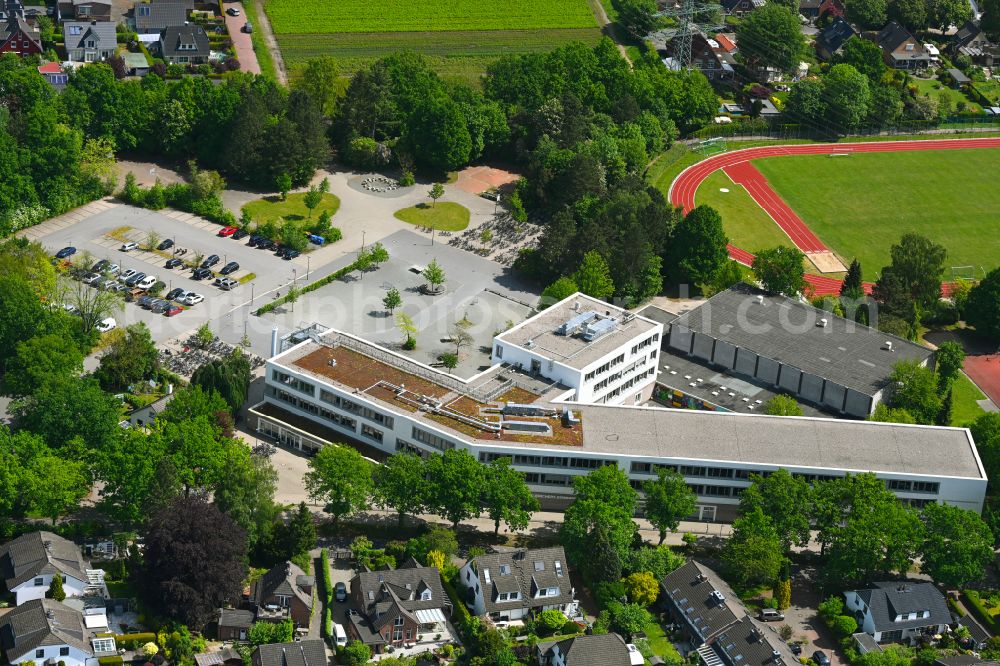 Halstenbek from the bird's eye view: School building of the Wolfgang-Borchert-Gymnasium on street Bickbargen in Halstenbek in the state Schleswig-Holstein, Germany