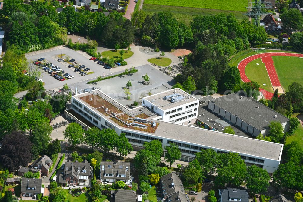 Aerial image Halstenbek - School building of the Wolfgang-Borchert-Gymnasium on street Bickbargen in Halstenbek in the state Schleswig-Holstein, Germany