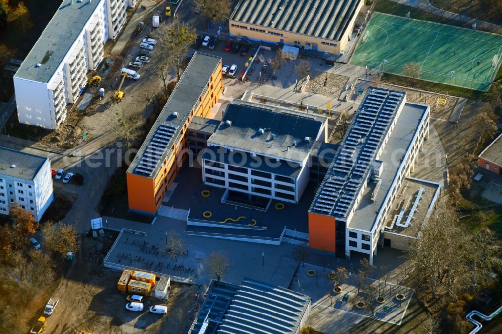 Aerial photograph Potsdam - School building of the Zeppelin-Grundschule in the district Potsdam West in Potsdam in the state Brandenburg, Germany