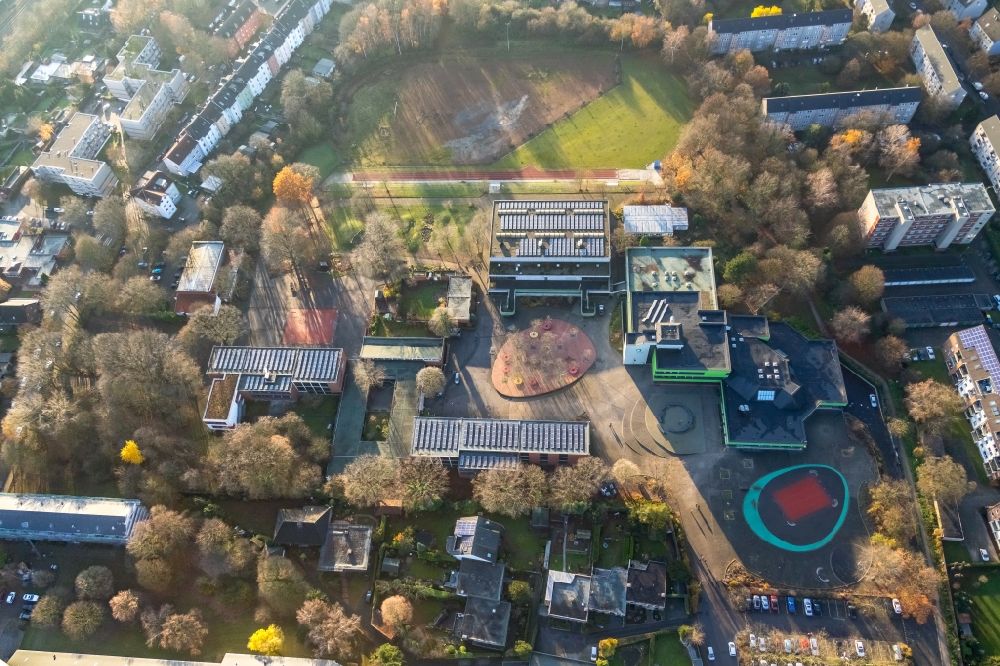 Aerial photograph Gladbeck - School grounds and buildings of the Erich-Fried-Schule and of Erich Kaestner Realschule in Gladbeck in the state North Rhine-Westphalia, Germany