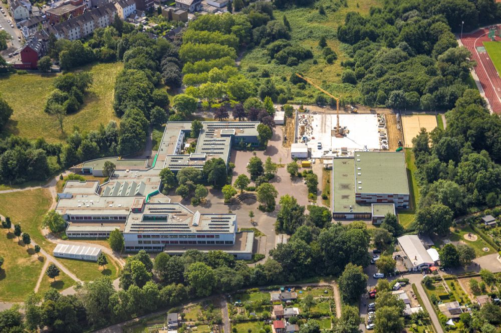 Dortmund from above - School grounds and buildings of the Goethe-Gymnasiums Dortmund on Hacheneyer Strasse in the district Bruecherhof in Dortmund at Ruhrgebiet in the state North Rhine-Westphalia, Germany