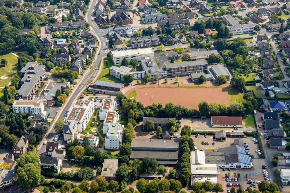 Xanten from above - School grounds and buildings of the Staedtisches Stiftsgymnasium Xanten in Xanten in the state North Rhine-Westphalia, Germany