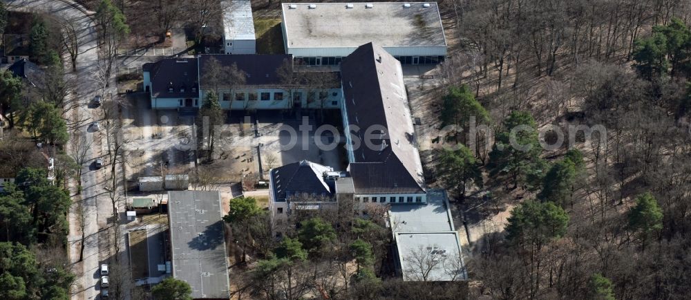 Aerial photograph Kleinmachnow - School grounds and buildings of the Weinberg grammar school in Kleinmachnow in the state Brandenburg