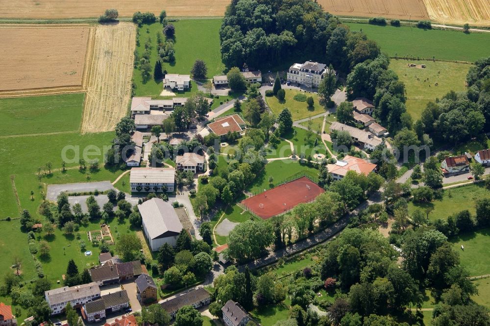 Aerial image Bad Zwesten - School building and sports field of Sekundarschule CJD Jugenddorf-Christophorusschule Oberurff on Bergfreiheiter Strasse in the district Oberurff-Schiffelborn in Bad Zwesten in the state Hesse, Germany