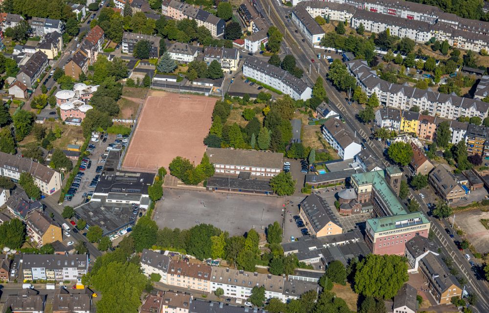 Aerial image Essen - School building and sports field of Don-Bosco-Gymnasium on street Theodor-Hartz-Strasse in the district Bochold in Essen at Ruhrgebiet in the state North Rhine-Westphalia, Germany