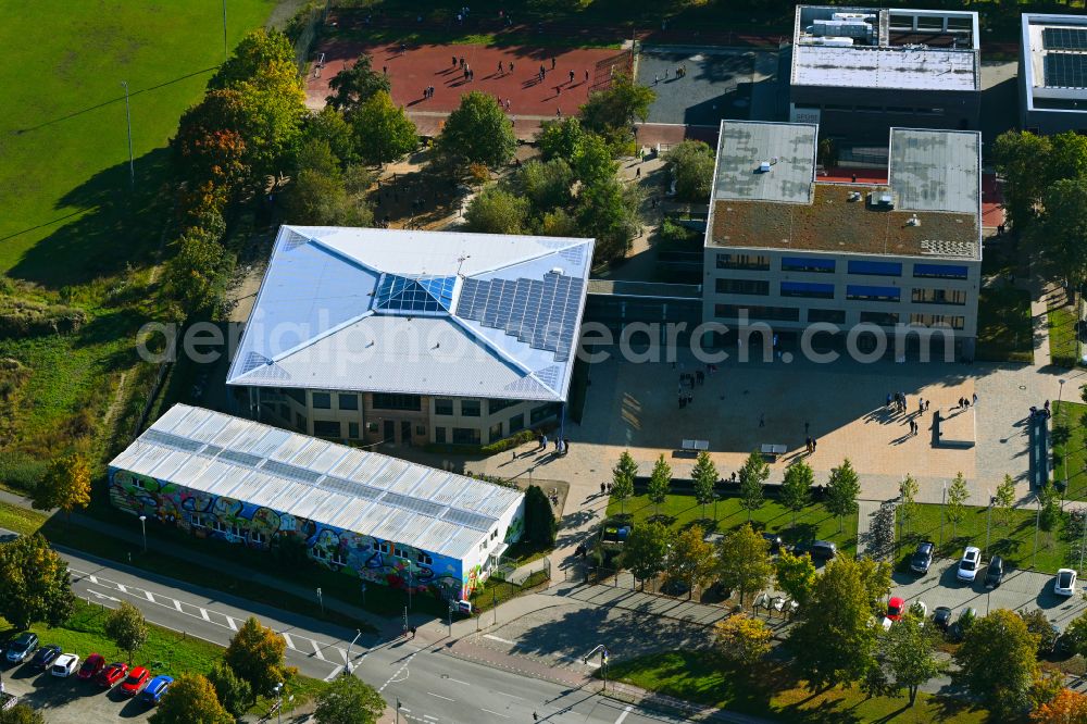 Aerial photograph Schwanebeck - School building and sports field of Grund- and Oberschule on street Dorfstrasse in Schwanebeck in the state Brandenburg, Germany