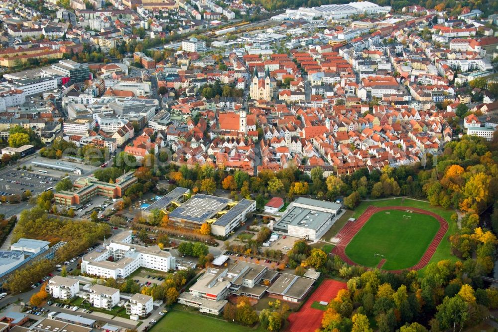 Aerial photograph Weiden in der Oberpfalz - School building and sports field Hans-Scholl-Realschule in Weiden in der Oberpfalz in the state Bavaria, Germany