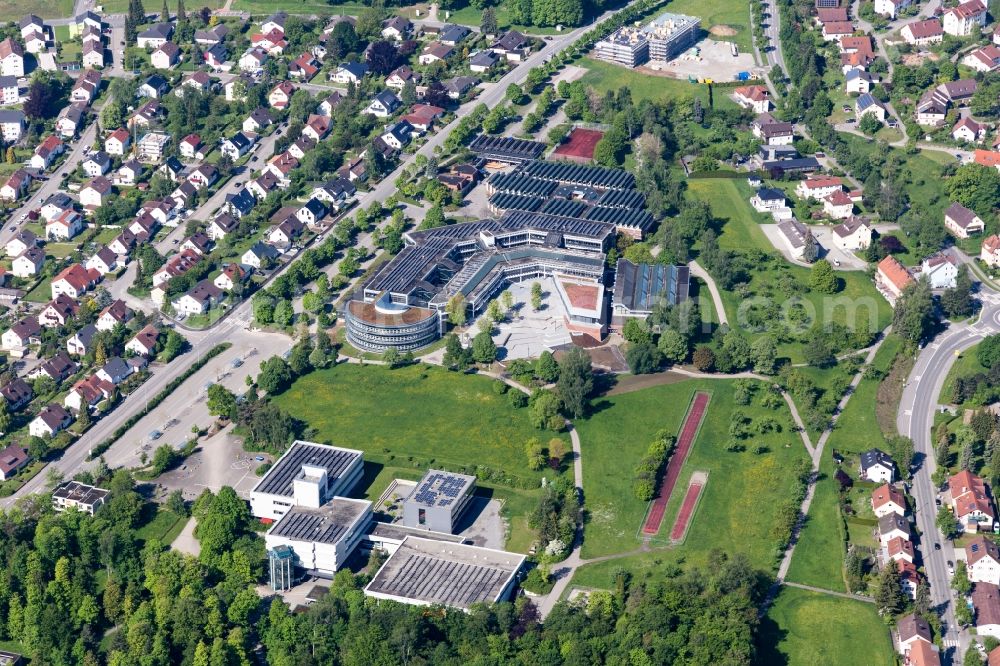 Rottweil from the bird's eye view: School building and sports field of the Leibniz-Gymnasium, of Nell-Breuning Schule and of Erich-Hauser-Gewerbeschule and Kreissporthalle Rottweil in Rottweil in the state Baden-Wurttemberg, Germany