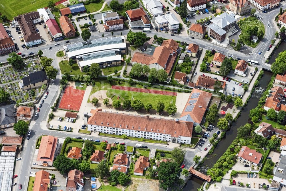 Aerial image Kronach - School building and sports field Lucas-Cranach-Volksschule Kronach in Kronach in the state Bavaria, Germany