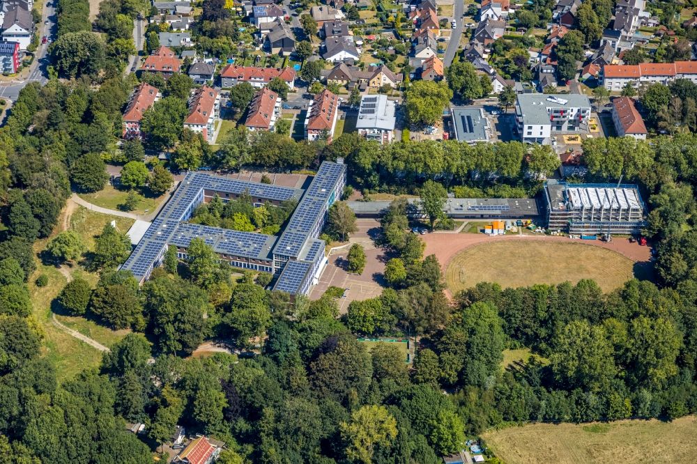 Herne from the bird's eye view: School building and sports field of Otto-Hahn-Gymnasium Herne with renovation work on the swimming pool on Hoelkeskampring in Herne in the state North Rhine-Westphalia, Germany