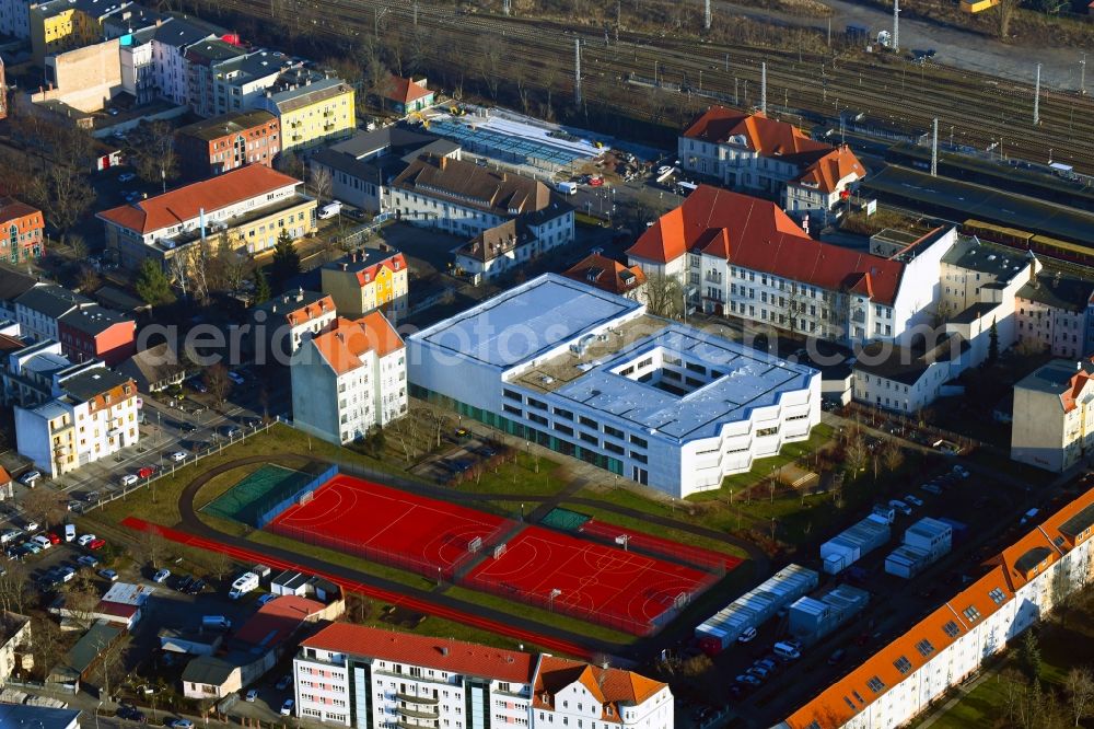 Aerial image Oranienburg - School building and sports field F. F. Runge Gymnasium in Oranienburg in the state Brandenburg, Germany