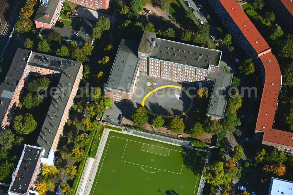 Hamburg from above - School building and sports field of Schule auf der Veddel in the residential area on Slomanstieg in the district Veddel in Hamburg, Germany