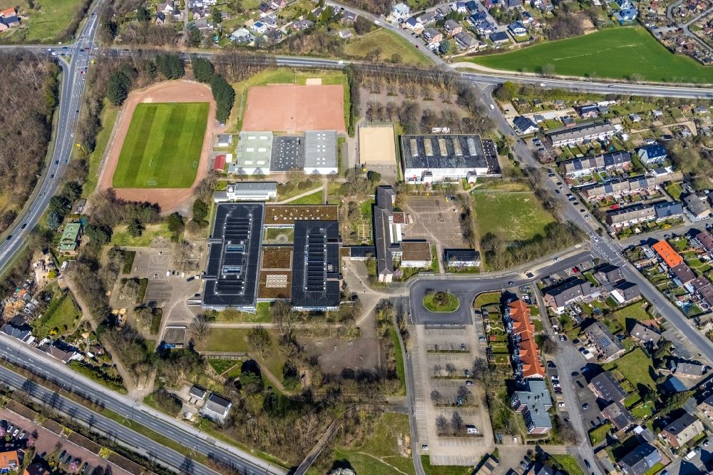 Aerial photograph Wesel - School building and sports field Schulzentrum Nord 2 in Wesel at Ruhrgebiet in the state North Rhine-Westphalia, Germany