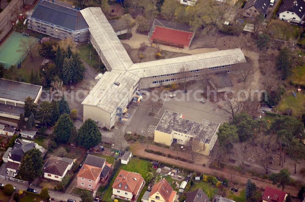 Aerial photograph Berlin - Courtyard of the school building of Alfred-Brehm-Grundschule in Berlin, Germany