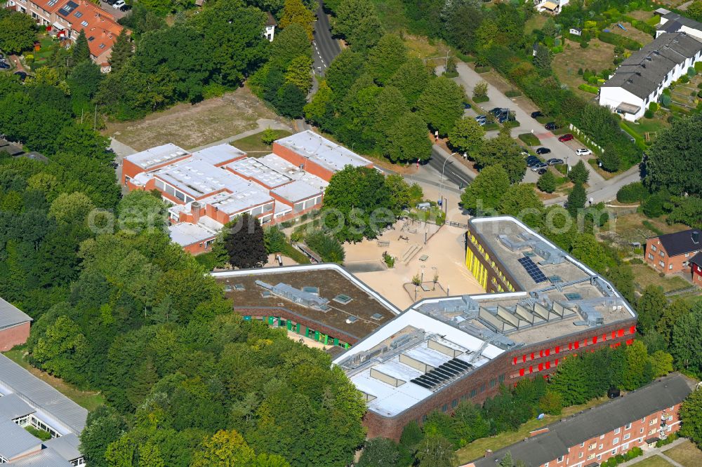 Wentorf bei Hamburg from above - Courtyard of the school building of Grundschule Wentorf in Wentorf bei Hamburg in the state Schleswig-Holstein, Germany
