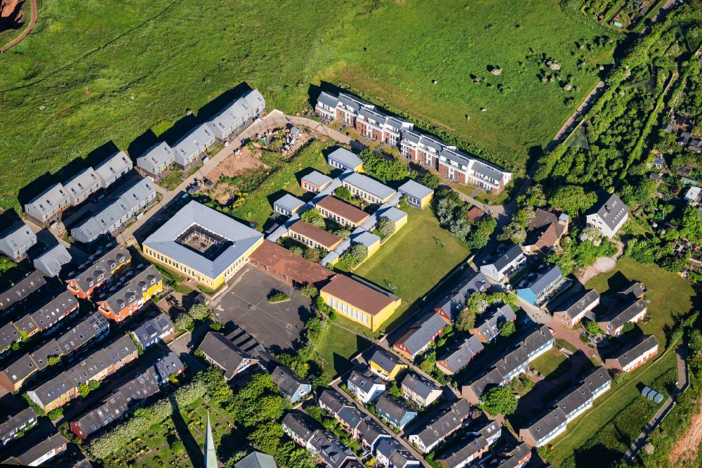 Aerial image Helgoland - Courtyard of the school building of James-Kruess-Schule in Helgoland in the state Schleswig-Holstein, Germany