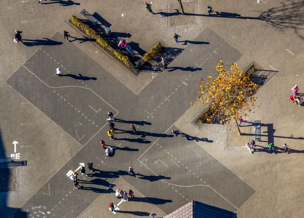Aerial photograph Hamm - Courtyard of the school building of Overbergschule on Overbergstrasse in the district Bockum-Hoevel in Hamm at Ruhrgebiet in the state North Rhine-Westphalia, Germany