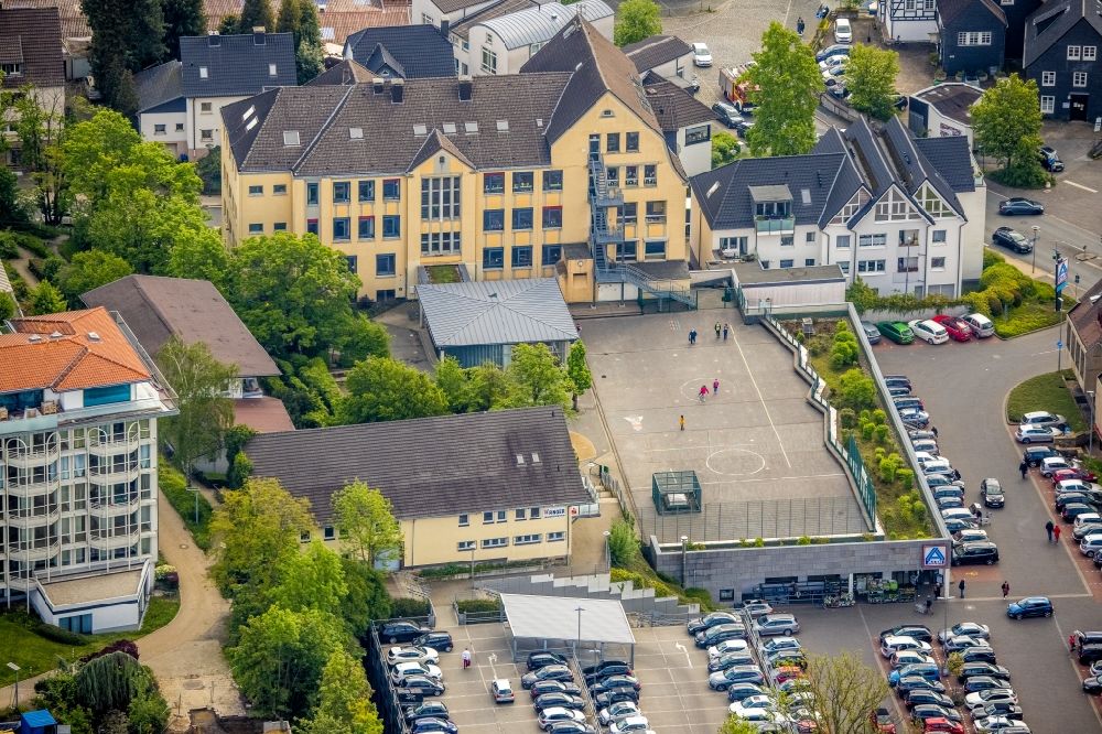 Aerial photograph Herdecke - Courtyard of the school building of Robert-Bonnermann-Schule in Herdecke in the state North Rhine-Westphalia, Germany