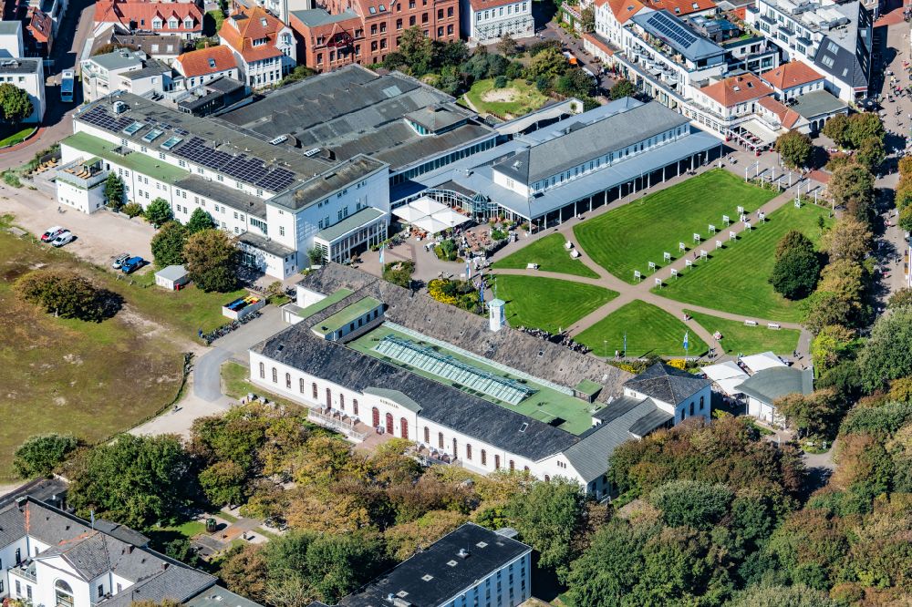 Aerial photograph Norderney - Swimming pool building Badehaus at the Kurpark in Norderney in the state Lower Saxony, Germany