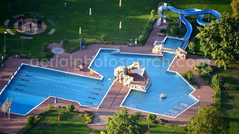 Bad Honnef from the bird's eye view: Swimming pool Grafenwerth at in Bad Honnef in the state North Rhine-Westphalia, Germany