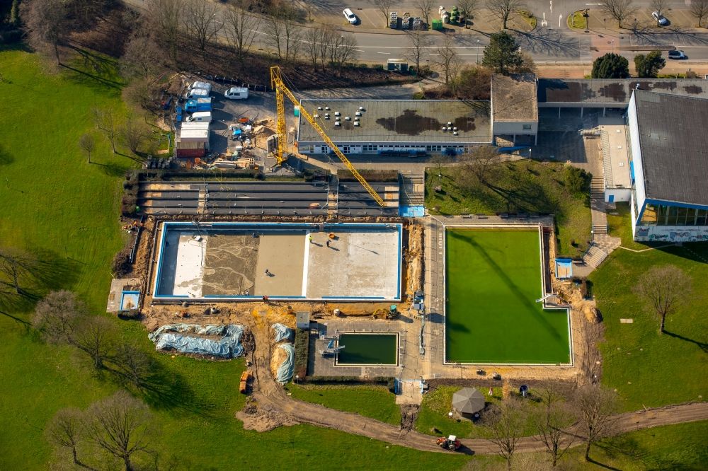 Aerial photograph Kettwig - Construction works at the swimming pool of the swim center in Kettwig in the state of North Rhine-Westphalia