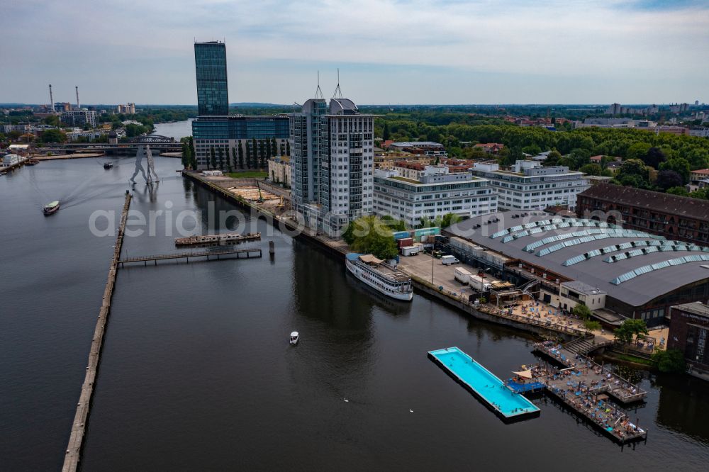Aerial photograph Berlin - Swimming pool of the Badeschiff on river Spree on Eichenstrasse in the district Treptow in Berlin, Germany