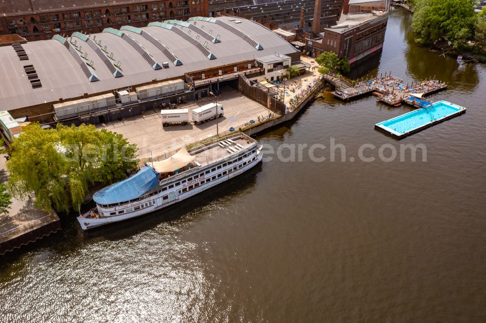 Berlin from the bird's eye view: Swimming pool of the Badeschiff on river Spree on Eichenstrasse in the district Treptow in Berlin, Germany