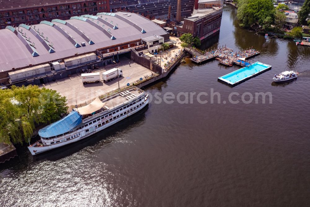 Aerial image Berlin - Swimming pool of the Badeschiff on river Spree on Eichenstrasse in the district Treptow in Berlin, Germany