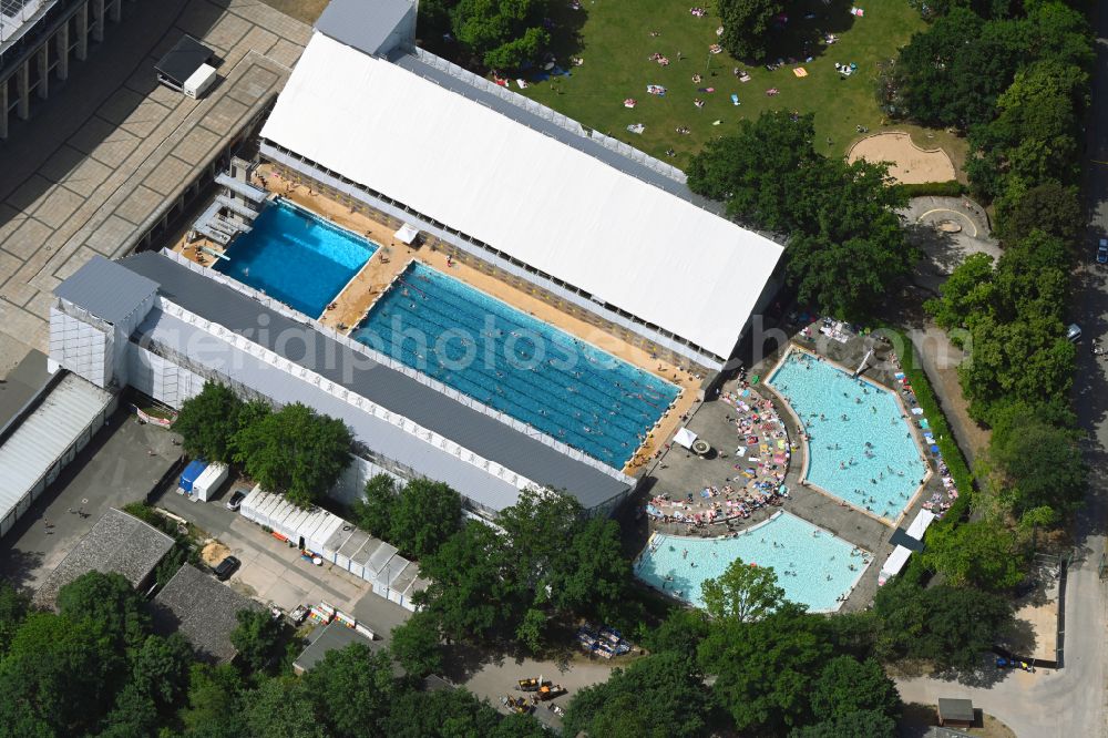 Aerial photograph Berlin - Swimming pool of the Berlin Olympic Park on place Olympischer Platz in the district Westend in Berlin, Germany