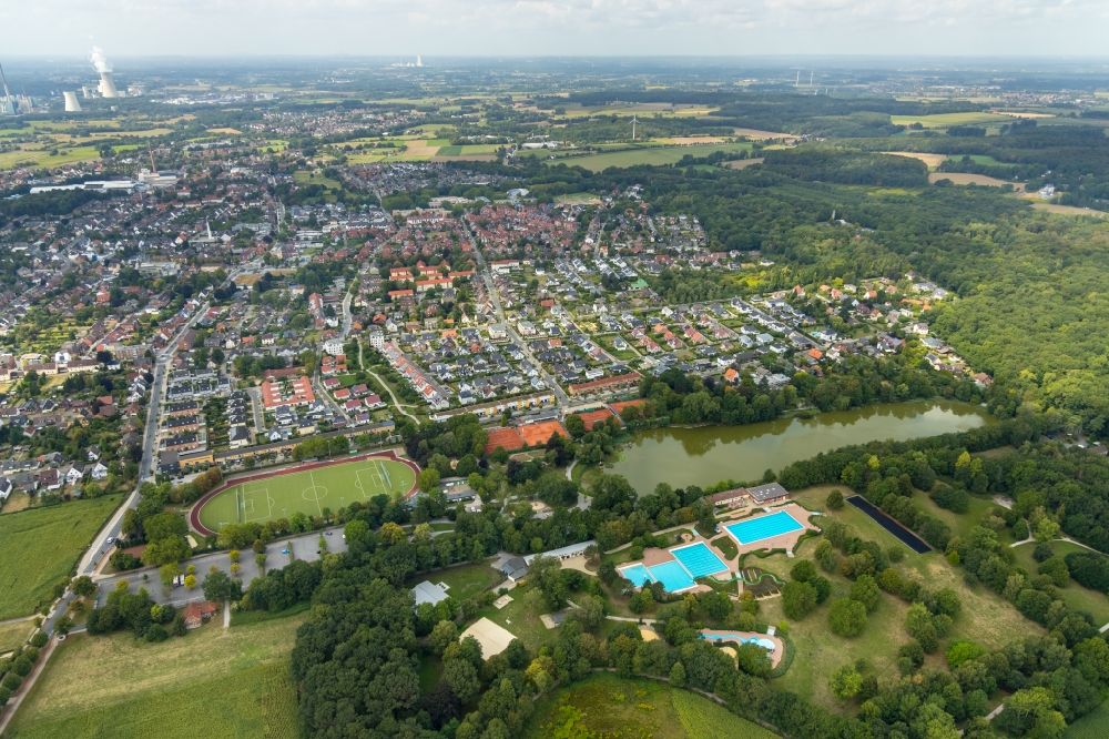 Lünen from above - Swimming pool of the Cappenberger See in Luenen in the state North Rhine-Westphalia, Germany