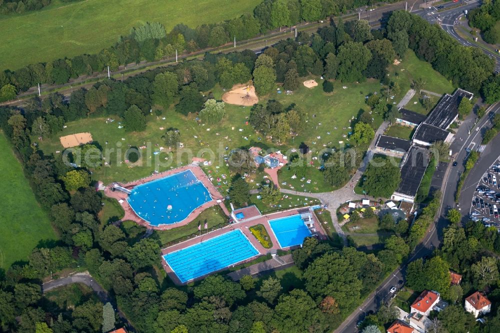 Aerial image Würzburg - Swimming pool of the Dallenbergbad on Koenig-Heinrich-Strasse in the district Steinbachtal in Wuerzburg in the state Bavaria, Germany
