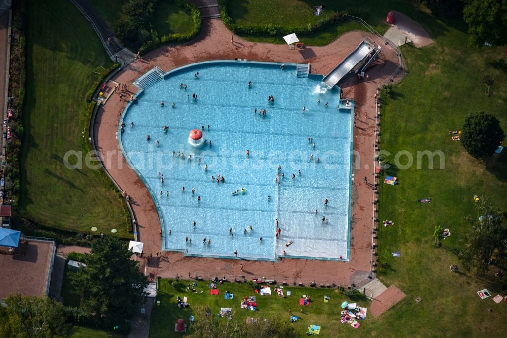 Aerial photograph Würzburg - Swimming pool of the Dallenbergbad on Koenig-Heinrich-Strasse in the district Steinbachtal in Wuerzburg in the state Bavaria, Germany