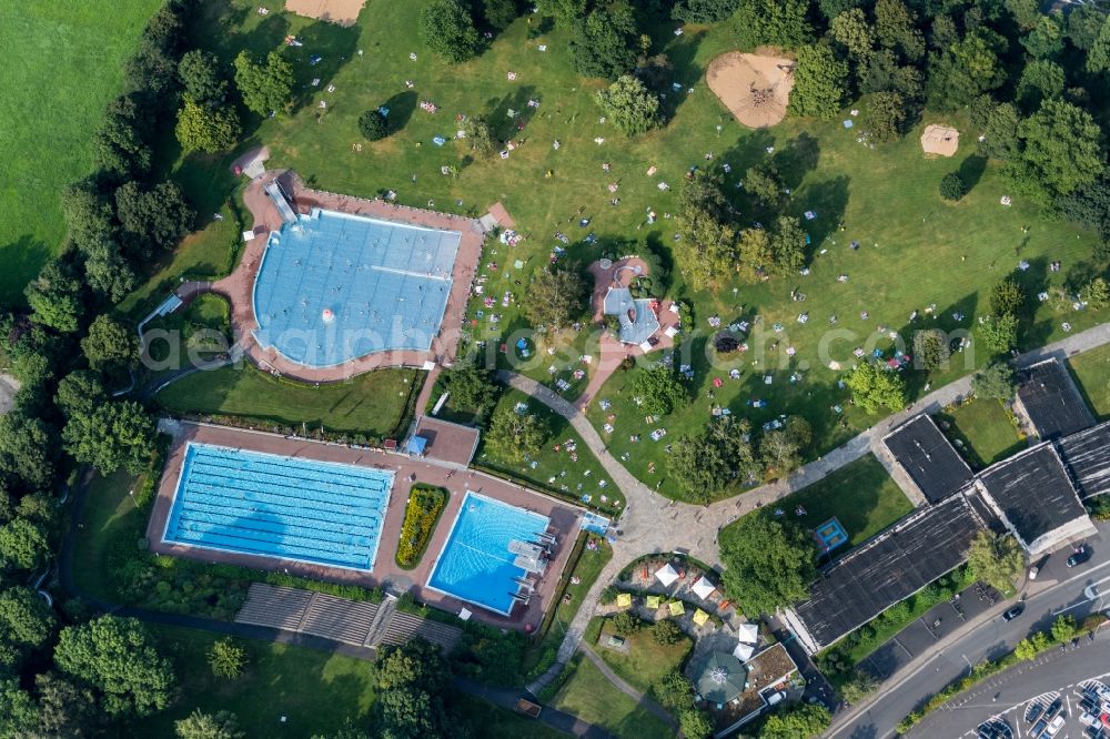 Würzburg from the bird's eye view: Swimming pool of the Dallenbergbad on Koenig-Heinrich-Strasse in the district Steinbachtal in Wuerzburg in the state Bavaria, Germany