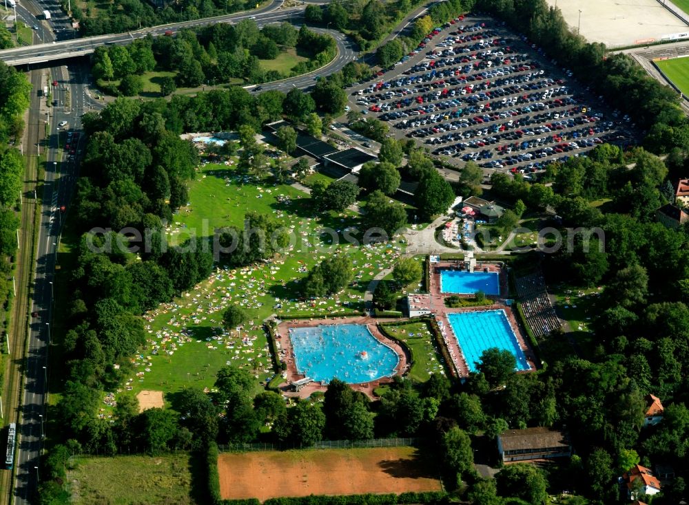 Würzburg from the bird's eye view: Swimming pool of the Dallenbergbad on Koenig-Heinrich-Strasse in the district Steinbachtal in Wuerzburg in the state Bavaria, Germany