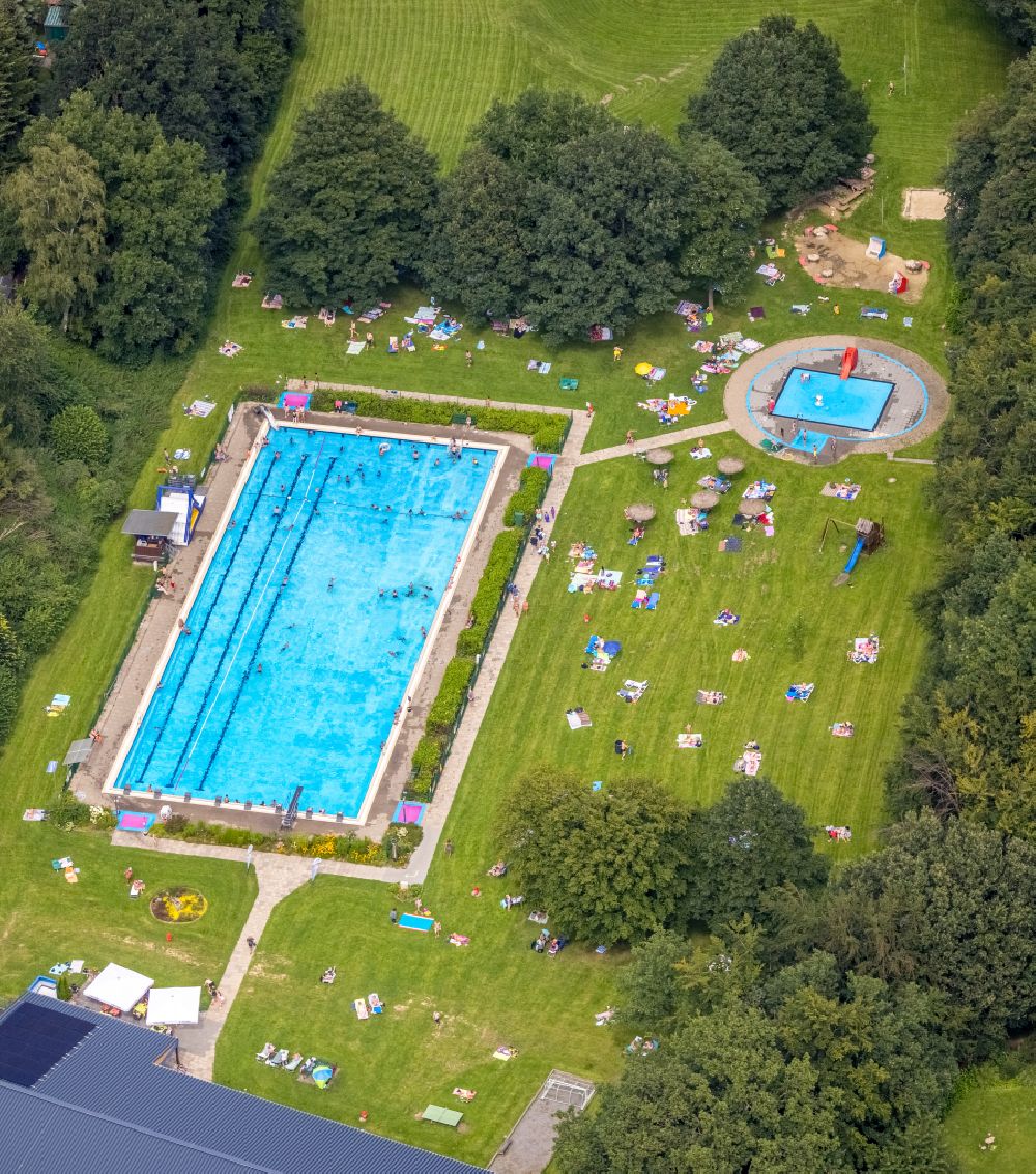 Aerial image Fröndenberg/Ruhr - Swimming pool of the in Dellwig in the state North Rhine-Westphalia, Germany