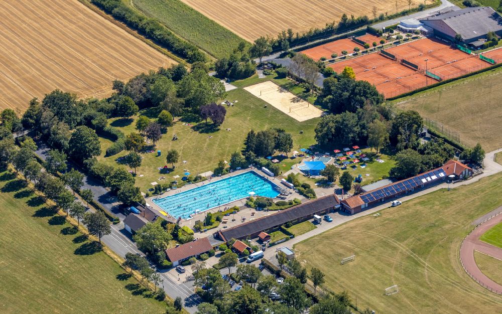 Aerial image Drensteinfurt - Swimming pool of the Erlbad Im Erlfeld in Drensteinfurt in the state North Rhine-Westphalia, Germany