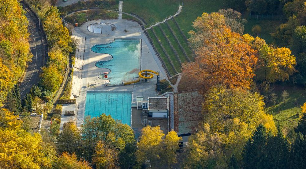 Witten from the bird's eye view: Swimming pool of the of Freibad Annen on Herdecker Street in Witten in the state North Rhine-Westphalia, Germany