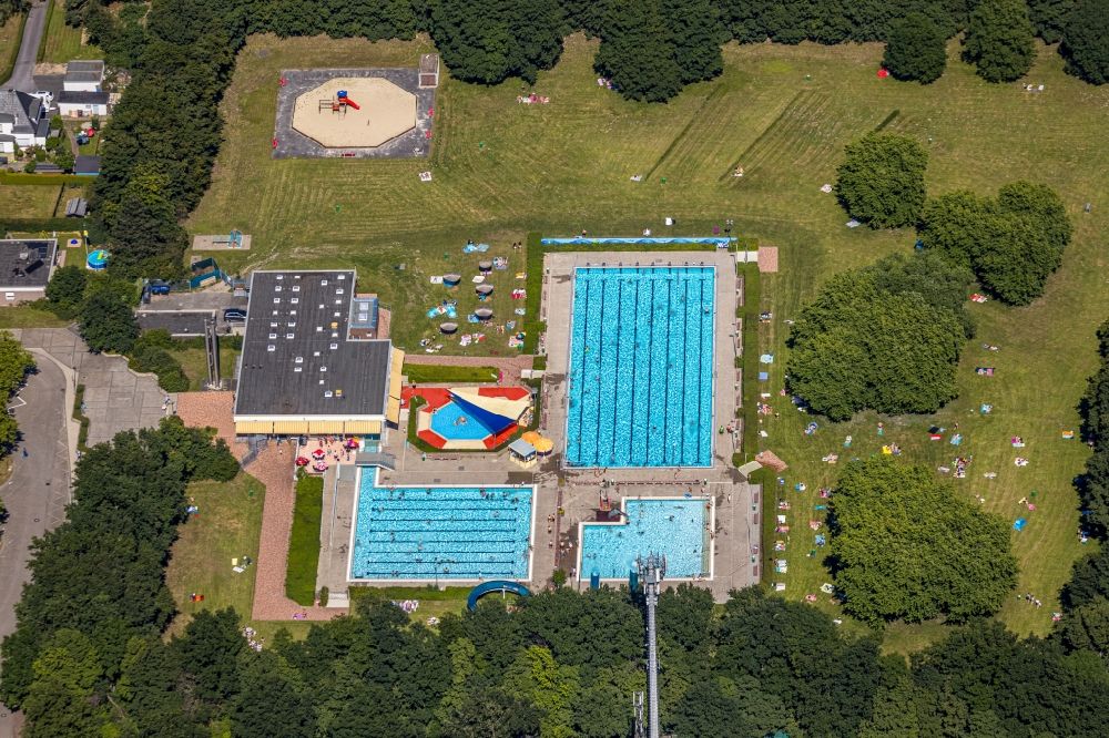 Aerial photograph Hamm - Swimming pool of the Freibad Sued in the district Westtuennen in Hamm in the state North Rhine-Westphalia, Germany